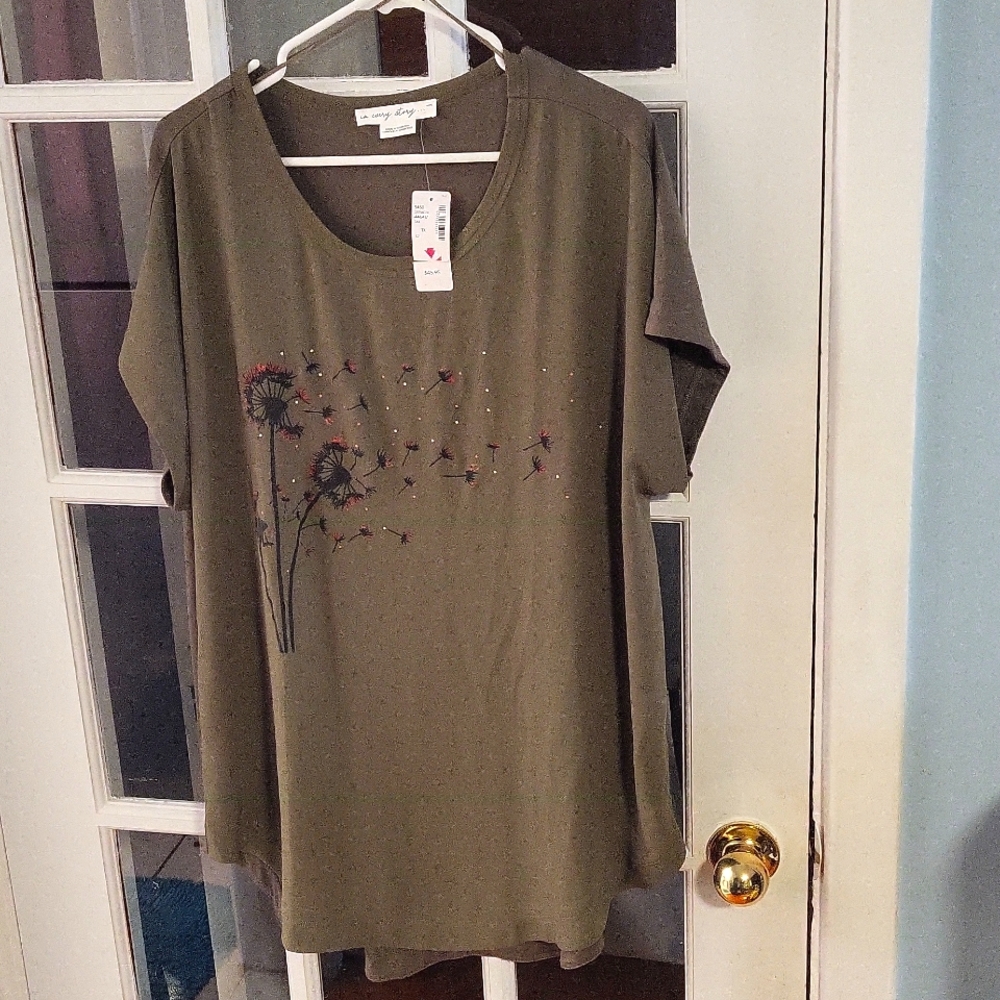 Casual women's top with floral printed design front green 1X size Brand new tag. - Picture 4 of 6